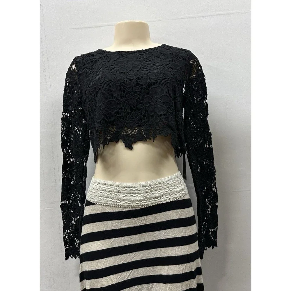 Forever 21 women size M black crochet long sleeve crop top